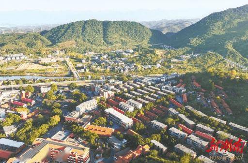 一本“明白账” 一身“泥土香”湘涌新潮⑨丨郴州:一餐“无扰饭”(图4) 一本“明白账” 一身“泥土香”湘涌新潮⑨丨郴州:一餐“无扰饭”(图4)